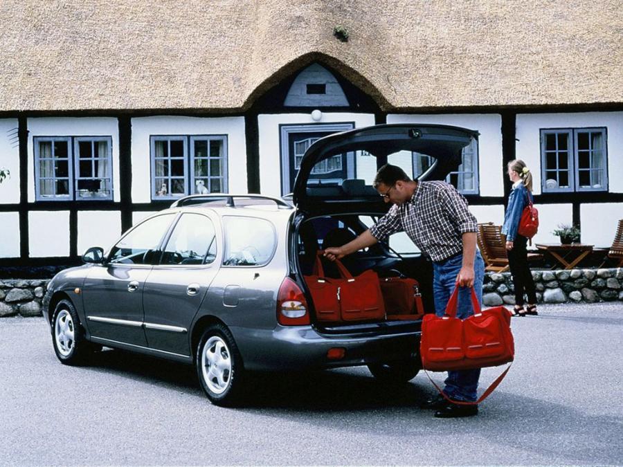  Hyundai Lantra Estate 1998 года  (фото 2 из 4)